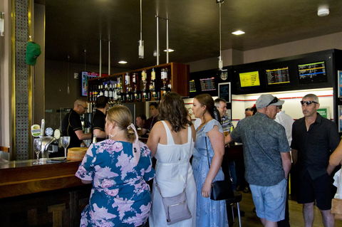 Deloraine Hotel - Sunshine Coast Tourism 13
