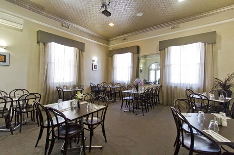 Deloraine Hotel - Sunshine Coast Tourism 30