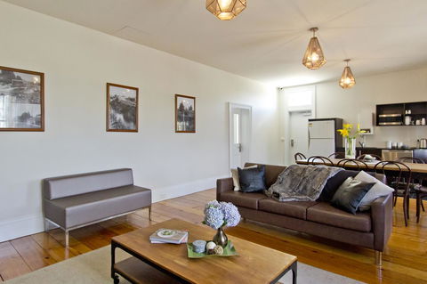 Deloraine Hotel - Sunshine Coast Tourism 23