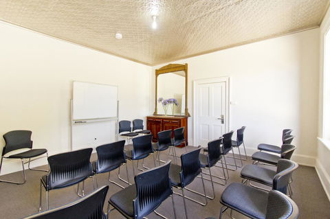 Deloraine Hotel - Sunshine Coast Tourism 20