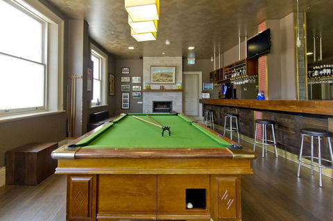 Deloraine Hotel - Sunshine Coast Tourism 16