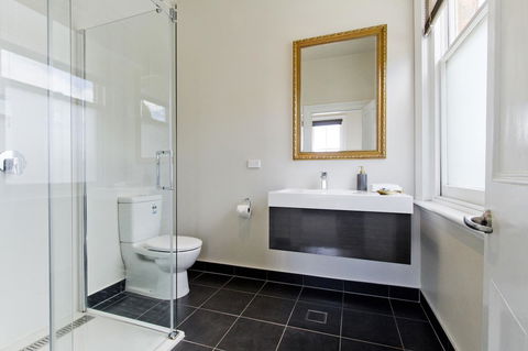 Deloraine Hotel - Sunshine Coast Tourism 2