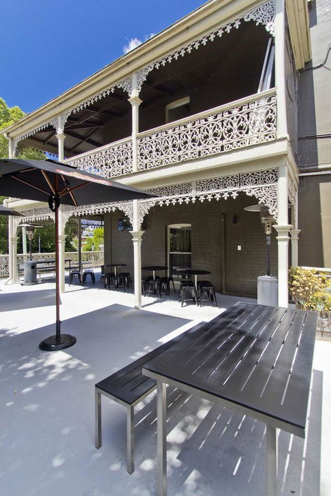 Deloraine Hotel - Sunshine Coast Tourism 27