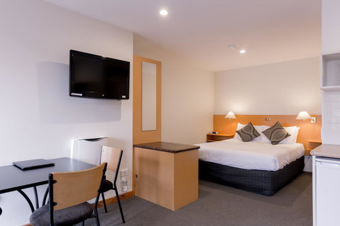 Bay Hotel Apartments - Sunshine Coast Tourism 21