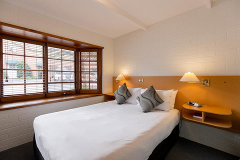 Bay Hotel Apartments - Sunshine Coast Tourism 1