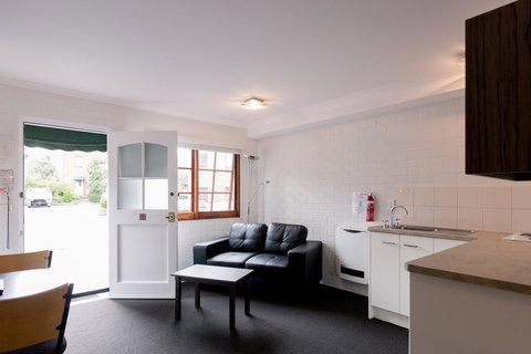 Bay Hotel Apartments - Sunshine Coast Tourism 24