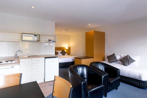 Bay Hotel Apartments - Sunshine Coast Tourism 15