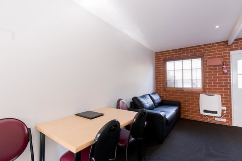 Bay Hotel Apartments - Sunshine Coast Tourism 9