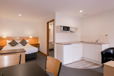 Bay Hotel Apartments - Sunshine Coast Tourism 17