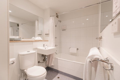 Bay Hotel Apartments - Sunshine Coast Tourism 22