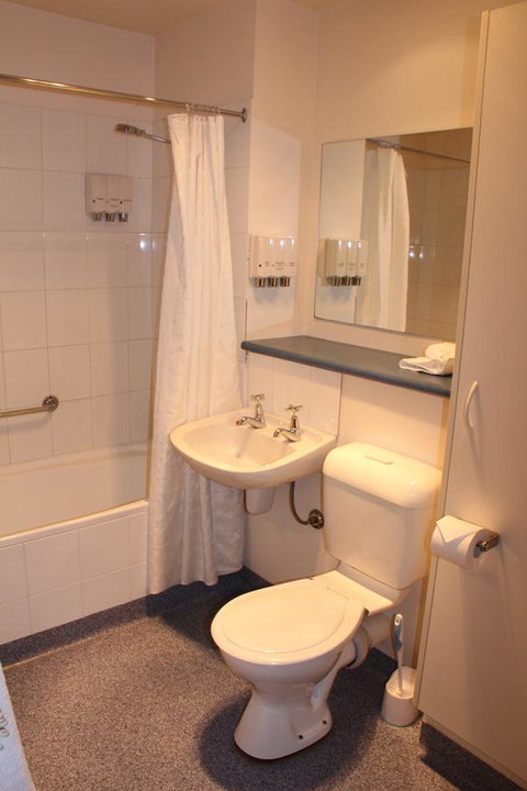 Bay Hotel Apartments - Sunshine Coast Tourism 27