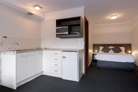 Bay Hotel Apartments - Sunshine Coast Tourism 23