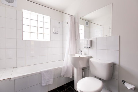 Bay Hotel Apartments - Sunshine Coast Tourism 10