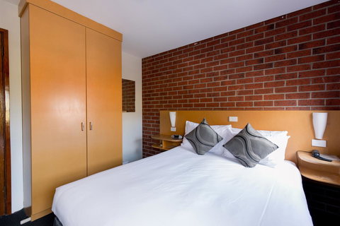 Bay Hotel Apartments - Sunshine Coast Tourism 6