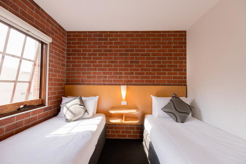 Bay Hotel Apartments - Sunshine Coast Tourism 11