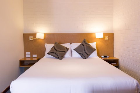 Bay Hotel Apartments - Sunshine Coast Tourism 35