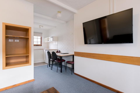 Bay Hotel Apartments - Sunshine Coast Tourism 36