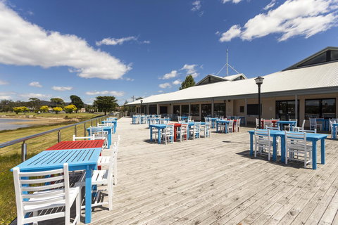 Panorama Hotel St Helens - Sunshine Coast Tourism 3