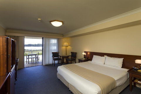 Panorama Hotel St Helens - Sunshine Coast Tourism 21