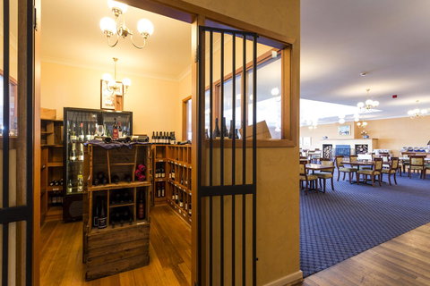 Panorama Hotel St Helens - Sunshine Coast Tourism 18