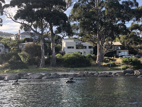 Beachside Taroona With Spa - Sunshine Coast Tourism 20