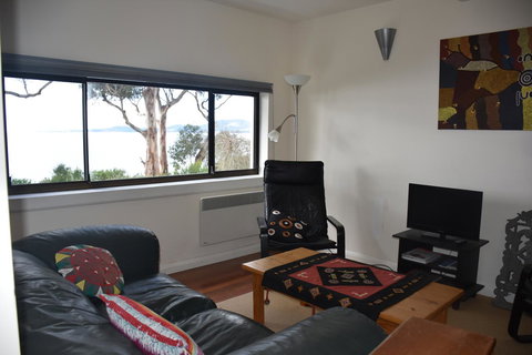 Beachside Taroona With Spa - Sunshine Coast Tourism 6