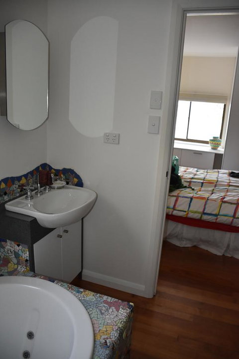 Beachside Taroona With Spa - Sunshine Coast Tourism 4