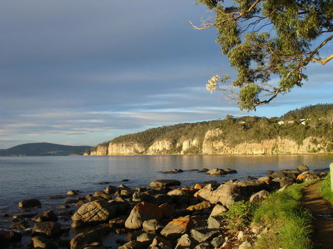Beachside Taroona With Spa - Sunshine Coast Tourism 24