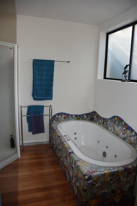 Beachside Taroona With Spa - Sunshine Coast Tourism 15