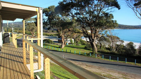 KINGFISHER COTTAGE Beachfront At The Binalong Bay - Holiday Sunshine Coast 8