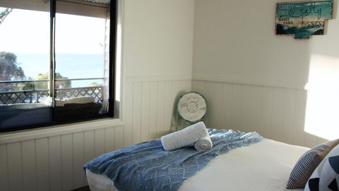 KINGFISHER COTTAGE Beachfront At The Binalong Bay - Holiday Sunshine Coast 11