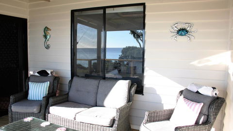 KINGFISHER COTTAGE Beachfront At The Binalong Bay - Holiday Sunshine Coast 7