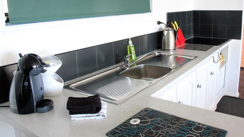 KINGFISHER COTTAGE Beachfront At The Binalong Bay - Holiday Sunshine Coast 18