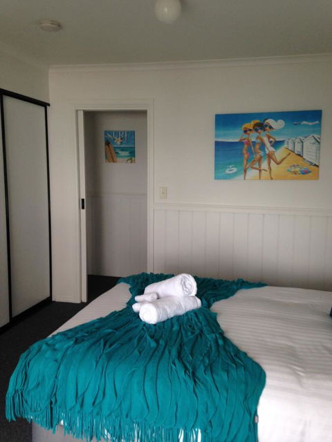 KINGFISHER COTTAGE Beachfront At The Binalong Bay - Holiday Sunshine Coast 25