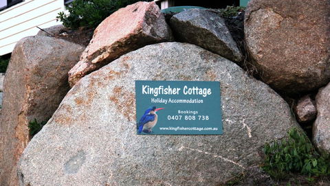 KINGFISHER COTTAGE Beachfront At The Binalong Bay - Holiday Sunshine Coast 15