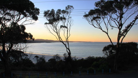 KINGFISHER COTTAGE Beachfront At The Binalong Bay - Holiday Sunshine Coast 19