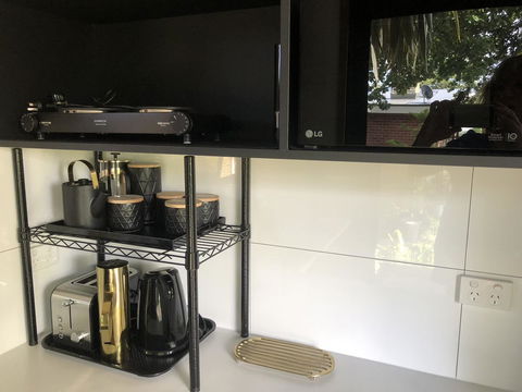 Studio SixA ... A Haven In The Heart Of Hobart - Holiday Sunshine Coast 9