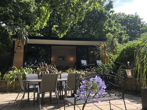 Studio SixA ... A Haven In The Heart Of Hobart - Holiday Sunshine Coast 24