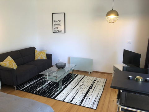 Studio SixA ... A Haven In The Heart Of Hobart - Holiday Sunshine Coast 3