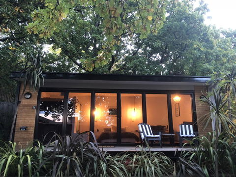 Studio SixA ... A Haven In The Heart Of Hobart - Holiday Sunshine Coast 0