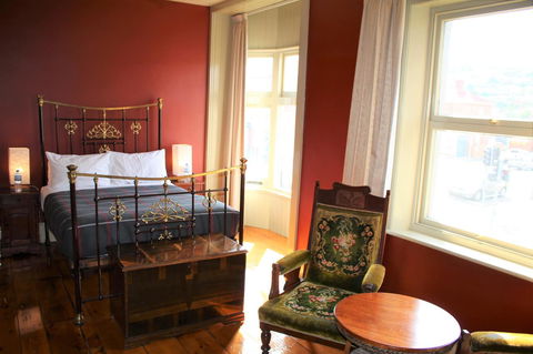 The Tasmanian Inn - Holiday Sunshine Coast 14