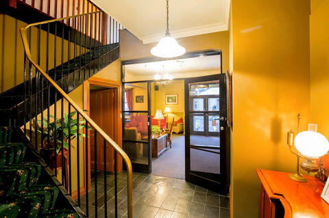 The Tasmanian Inn - Holiday Sunshine Coast 34