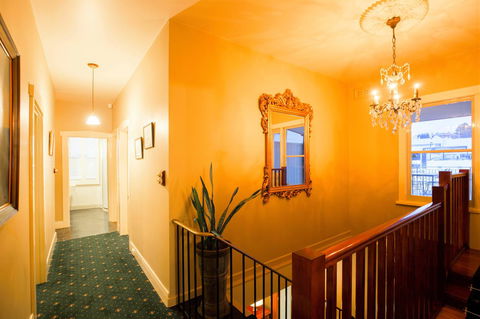 The Tasmanian Inn - Holiday Sunshine Coast 43