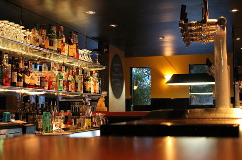 The Tasmanian Inn - Holiday Sunshine Coast 25