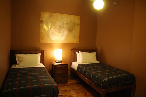 The Tasmanian Inn - Holiday Sunshine Coast 10