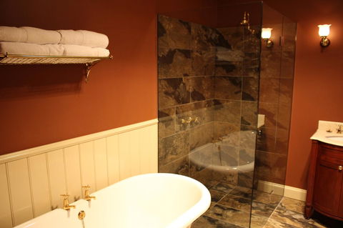 The Tasmanian Inn - Holiday Sunshine Coast 12