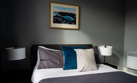 The Tasmanian Inn - Holiday Sunshine Coast 6