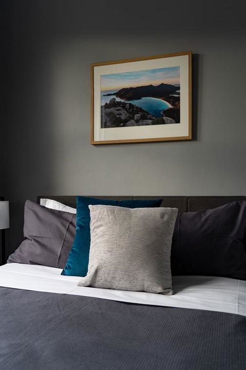 The Tasmanian Inn - Holiday Sunshine Coast 5