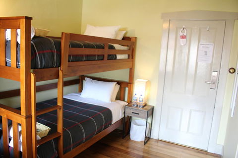 The Tasmanian Inn - Holiday Sunshine Coast 23