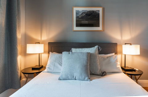 The Tasmanian Inn - Holiday Sunshine Coast 2